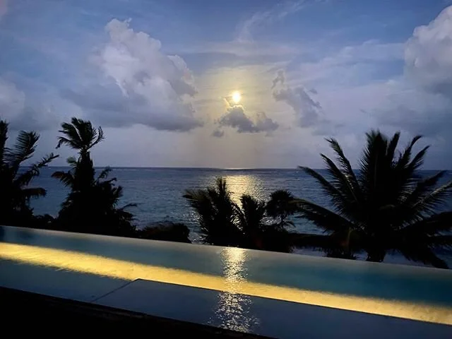 ᕼᗩᑭᑭƳ  ᖴᑌᒪᒪ  ᗰ🌝🌝ᑎ ‼️ .
from Na'iik's rooftop infinity pool 🤗