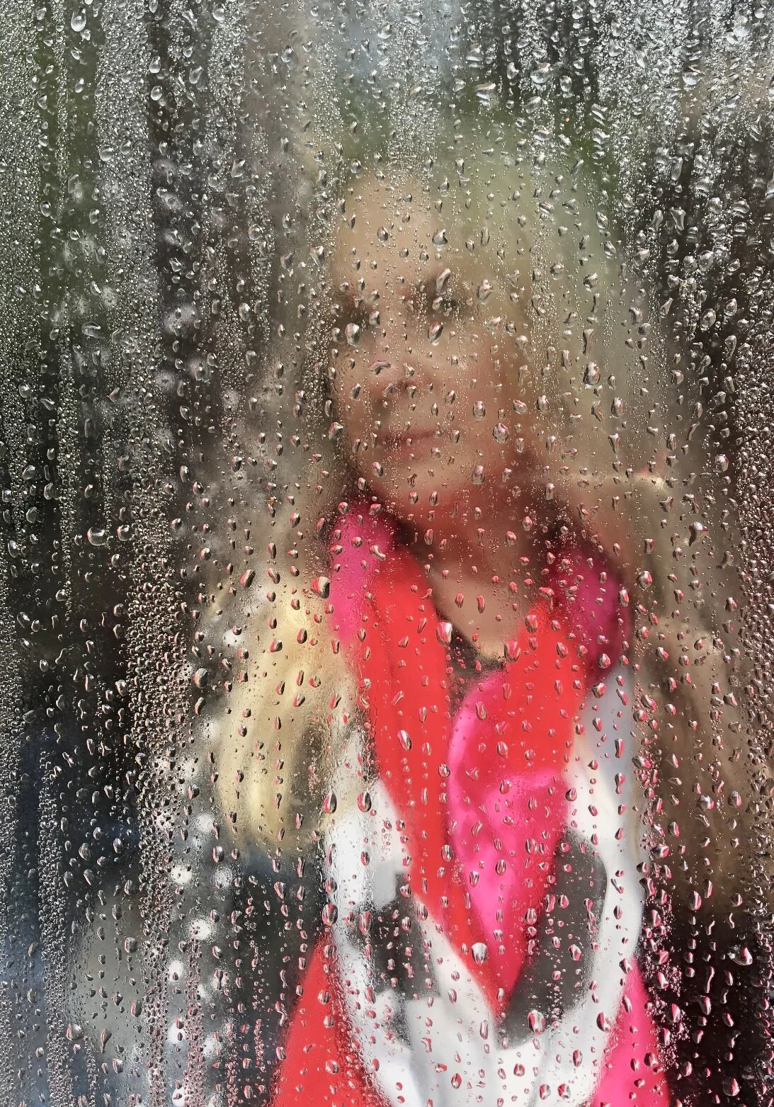 Suze Bienaimee: The Fog, Mist, Rain, Spots Room