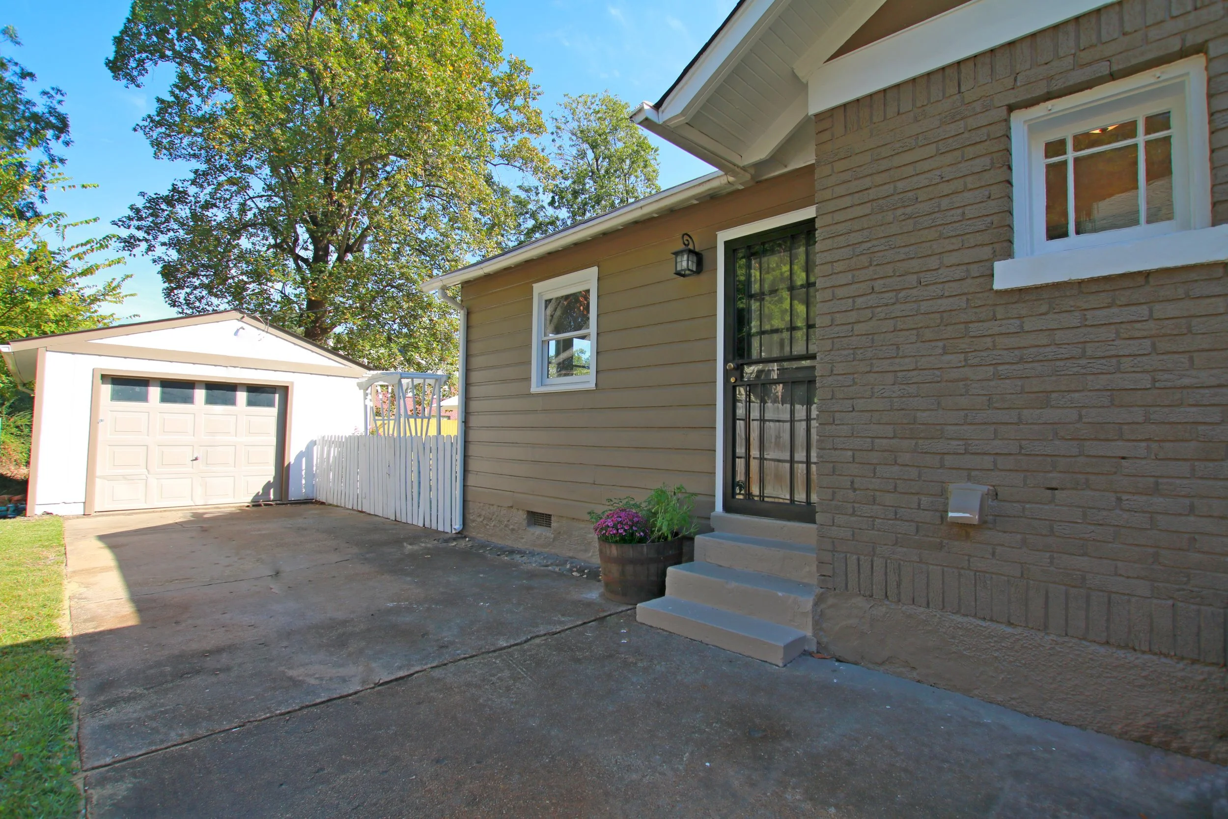 Prime Design Memphis, LLC - Exterior, Curb Appeal, Bungalow