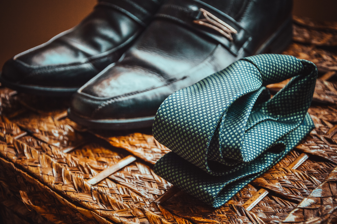 shoes-tie-pexels-resized.jpeg