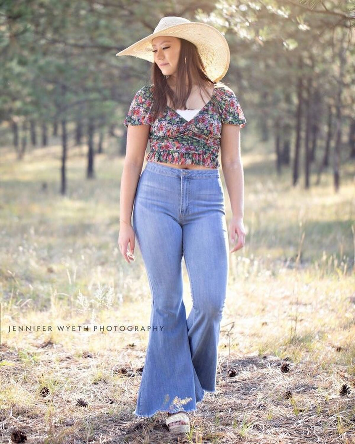 These two were the last two I took pictures of at our boho shoot and they lucked out with some pretty awesome sunlight. 😍