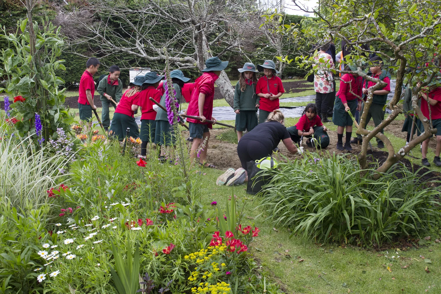 Newmarket school lay down compost in the making of the Pasture Painting they designed themselves. Their work has already earned them a Green-Gold award!