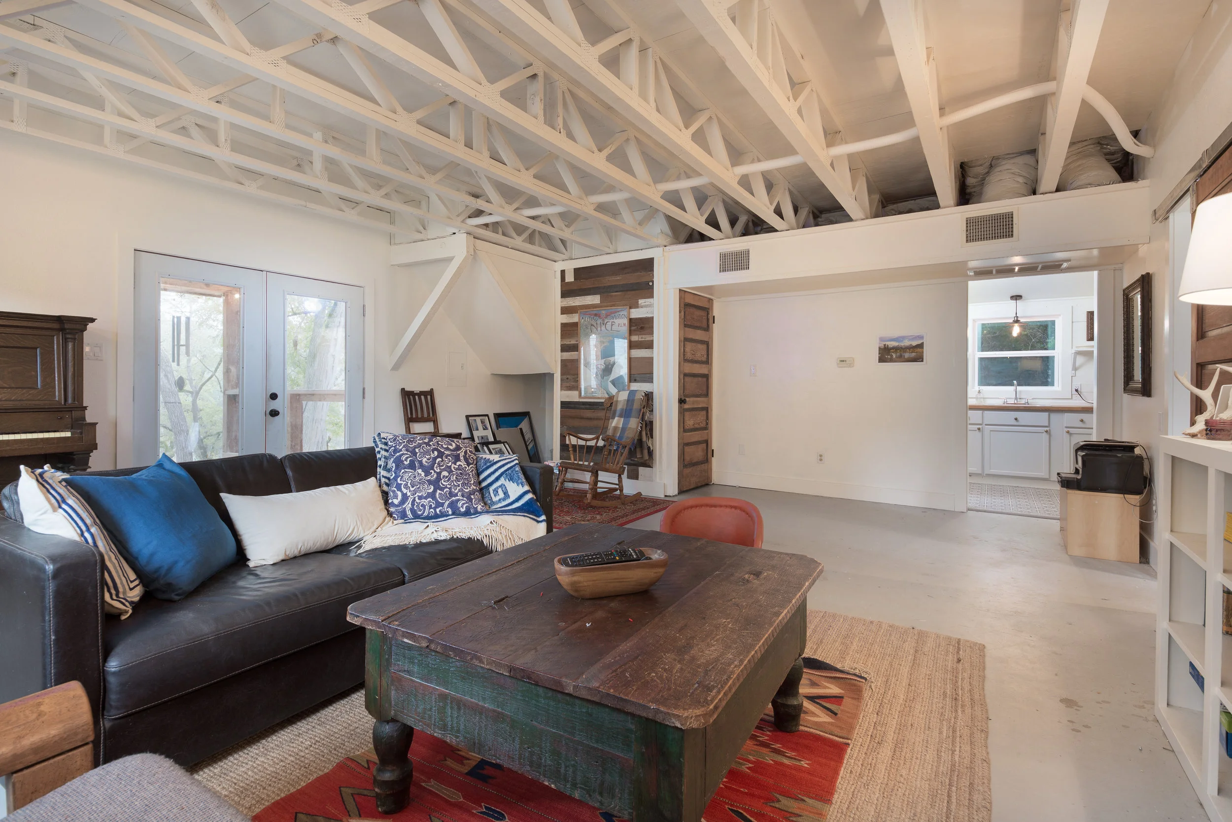 house2-living2.jpg