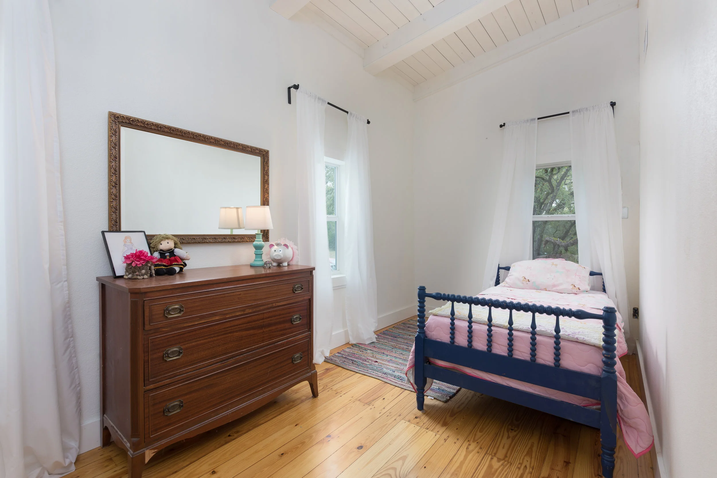 bed1.jpg