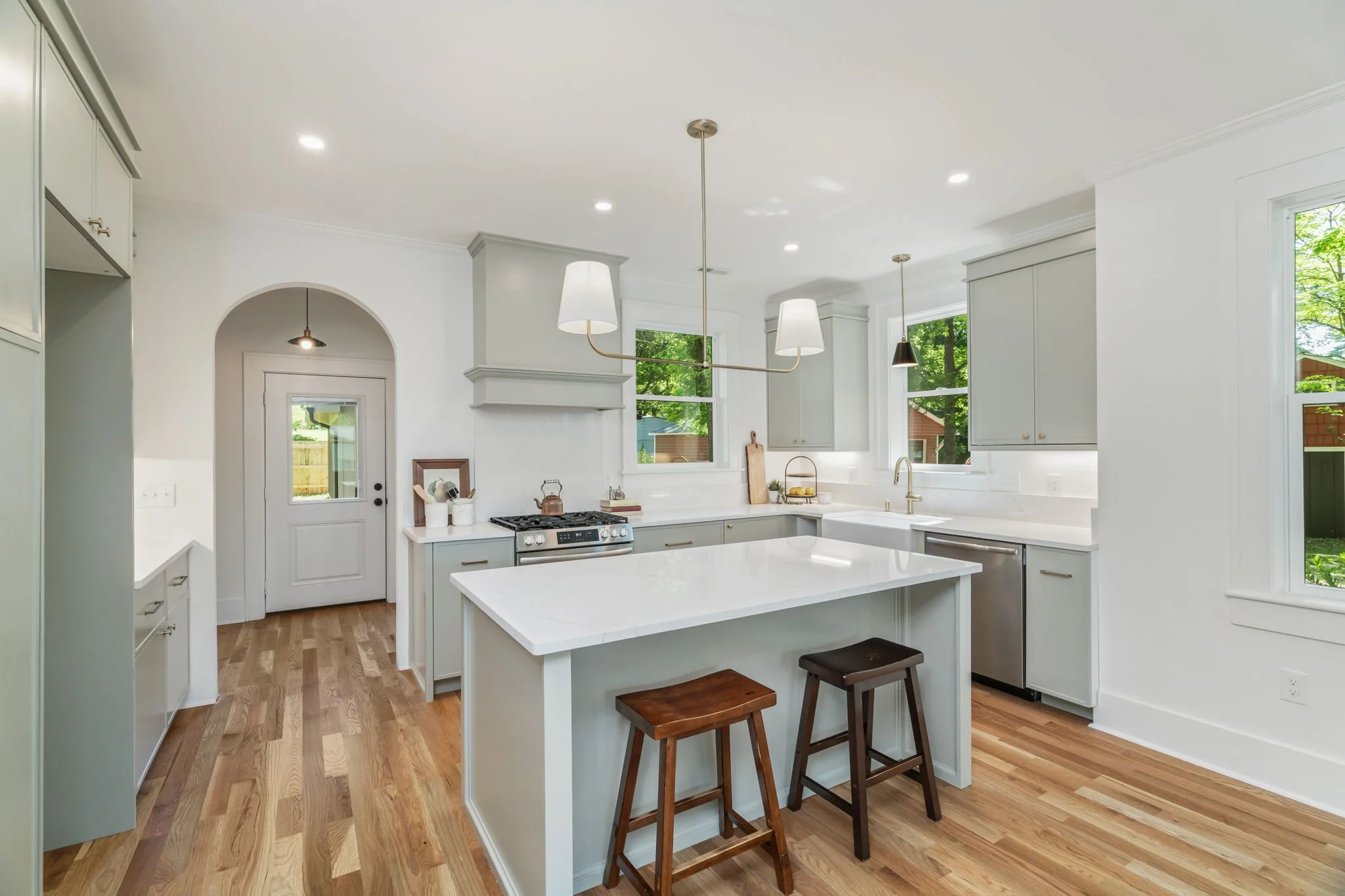 27-web-or-mls-500 Barclay Drive-27.jpg