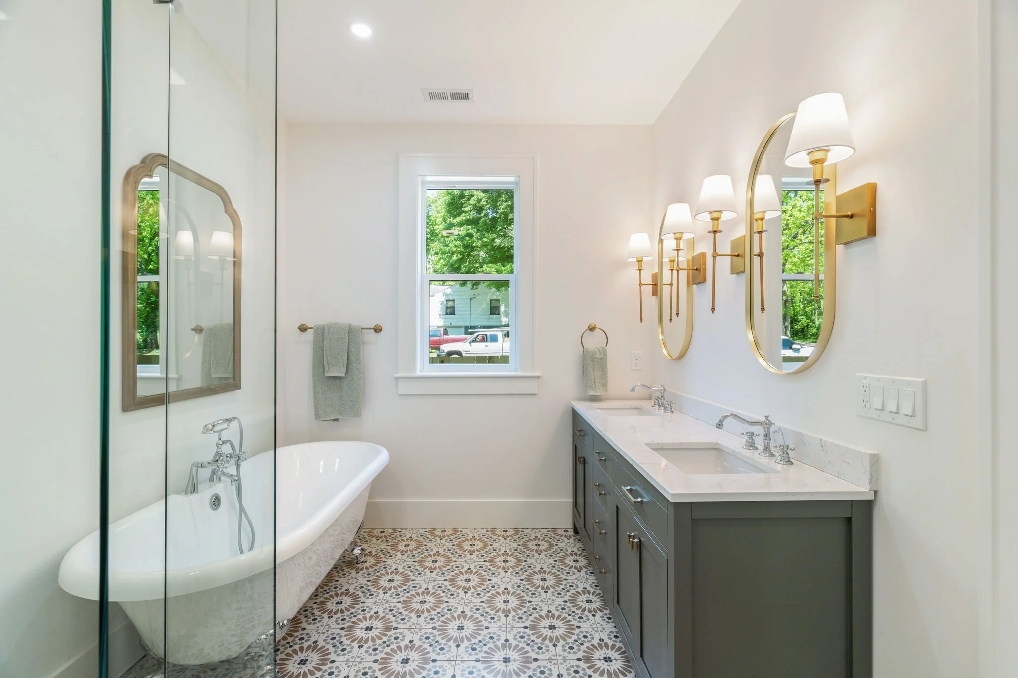 42-web-or-mls-500 Barclay Drive-42.jpg