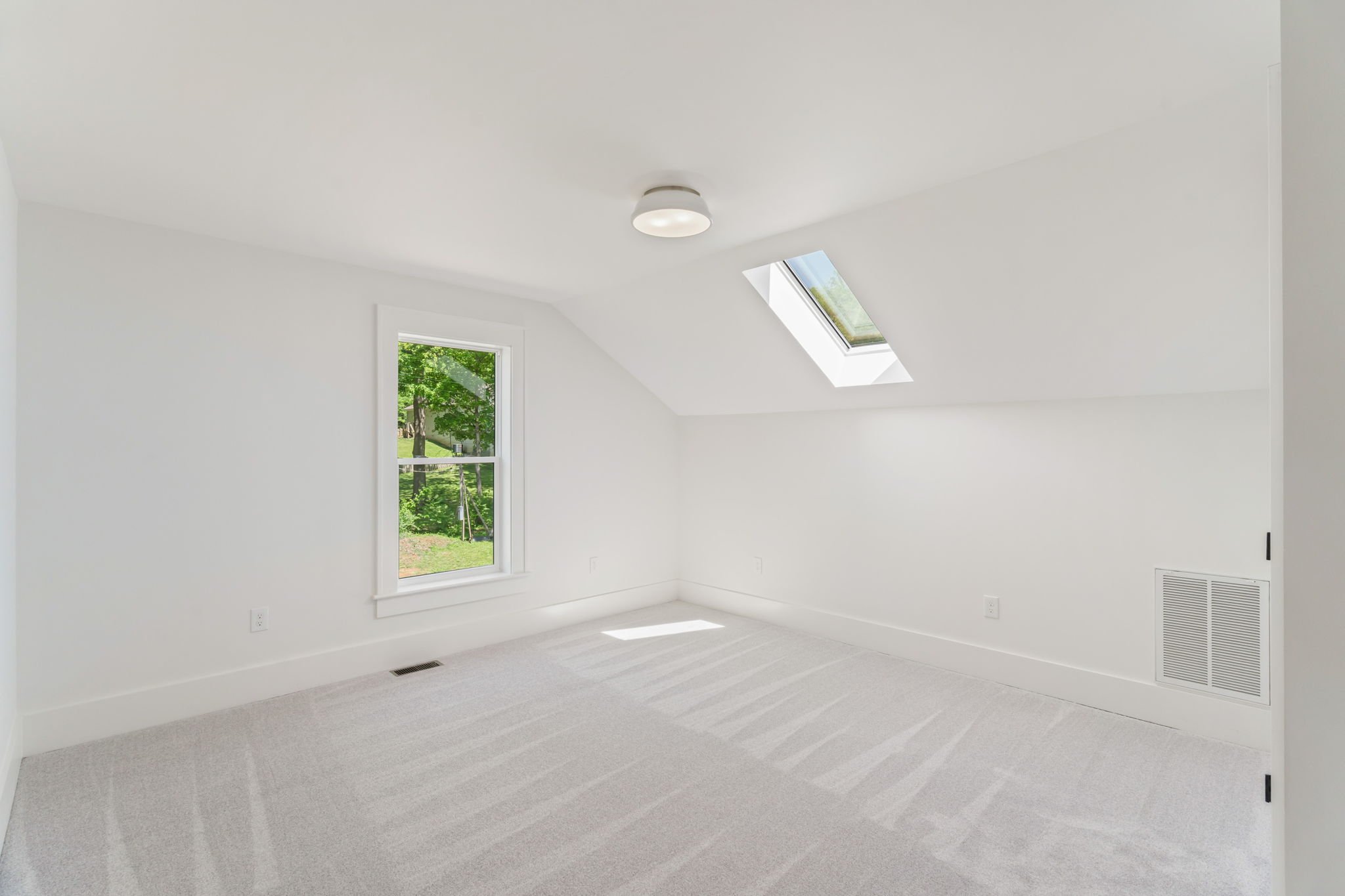 49-web-or-mls-500 Barclay Drive-49.jpg