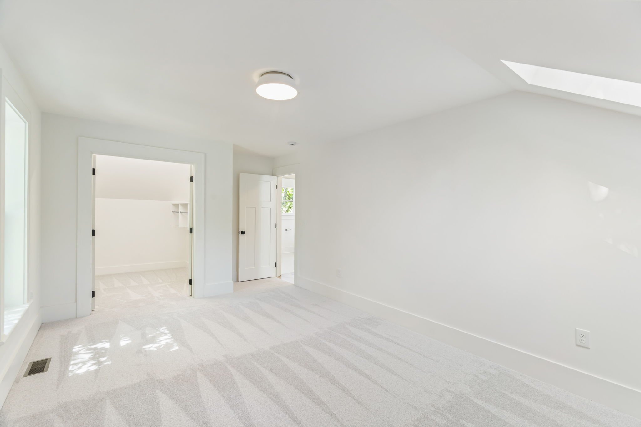 52-web-or-mls-500 Barclay Drive-52.jpg