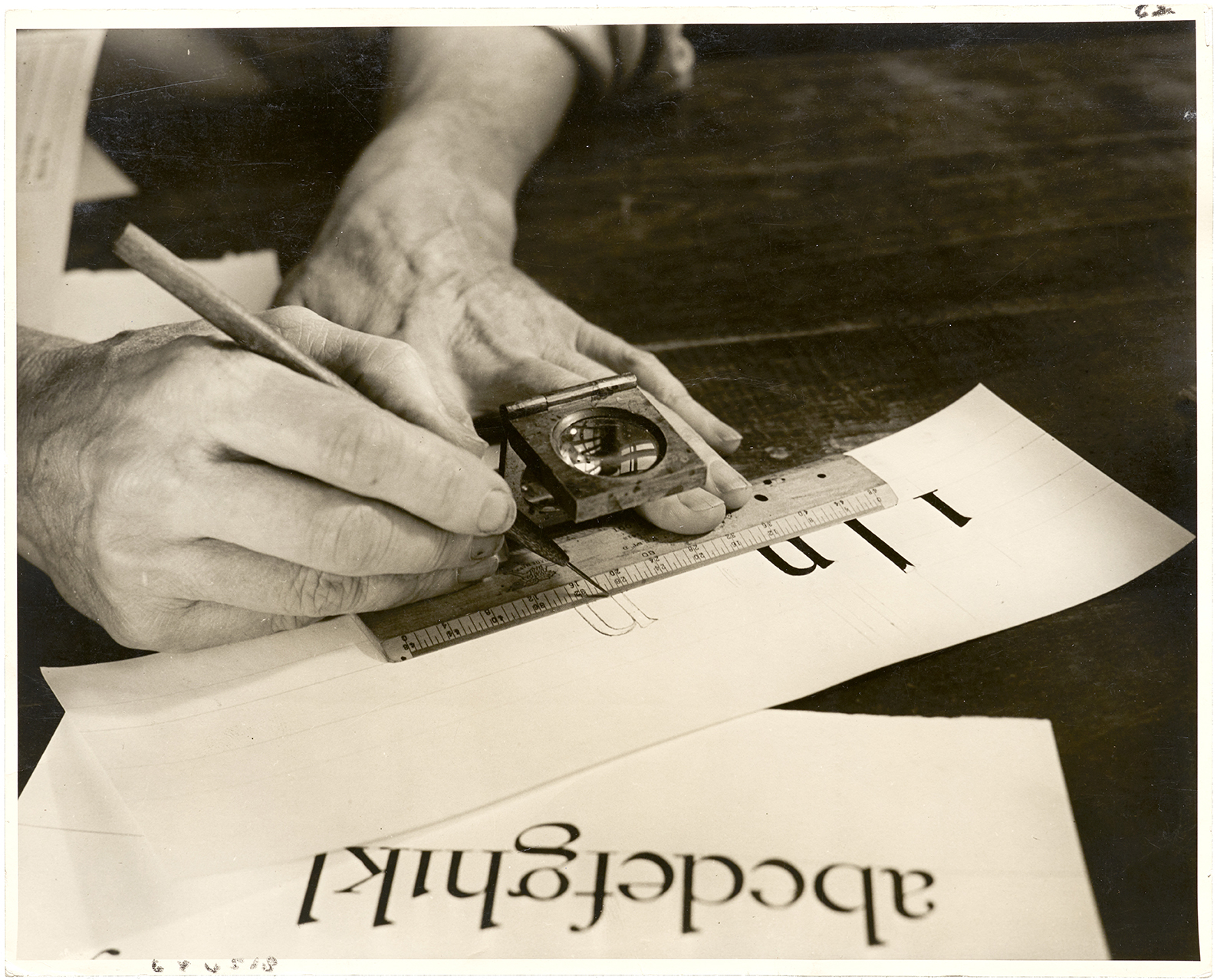  W. A. Dwiggins drawing letters, ca. 1941. Photograph by Robert Yarnall Richie. Collection of Letterform Archive. 