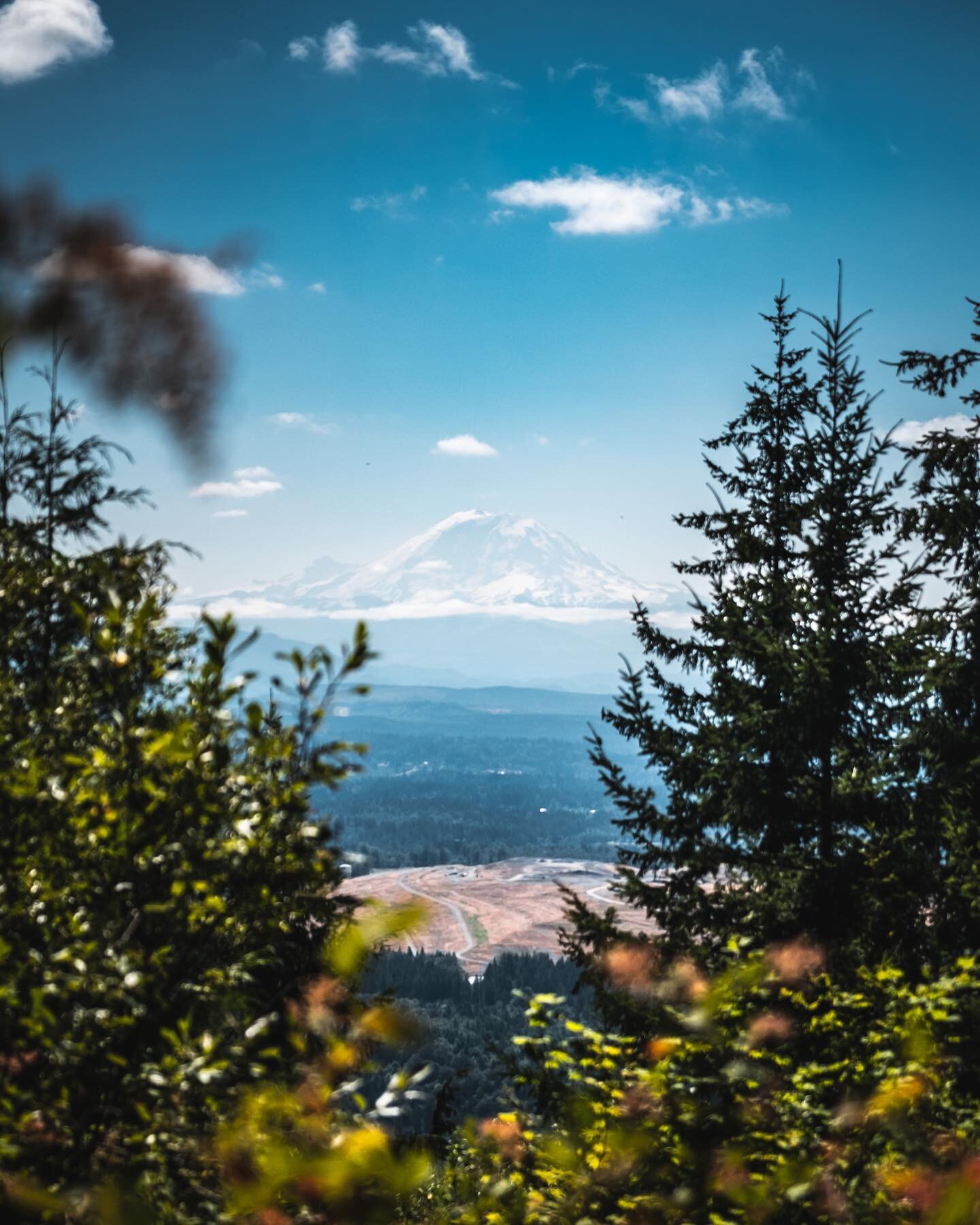 Rainier.
.
.
.
.
&bull; &bull; &bull; &bull; &bull; #Pnw #pnwonderland #upperleftusa #oregon #thatpnwlife #landscape_lovers #pacificnorthwest #landscapephotography #pnwcollective #landscapelovers #landscape_captures #landscapes #northwestisbest #hiki