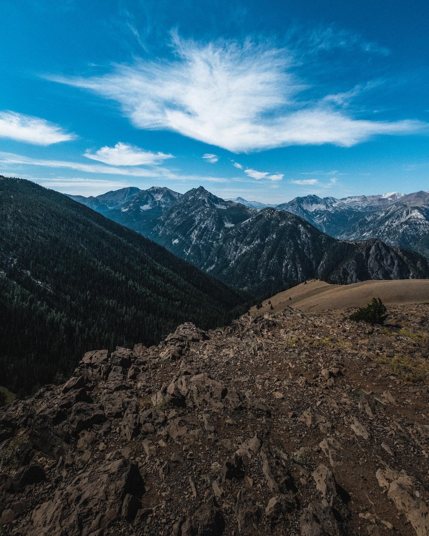 The mountains win again.
.
.
.
&bull; &bull; &bull; &bull; &bull; #Pnw #pnwonderland #upperleftusa #oregon #thatpnwlife #landscape_lovers #pacificnorthwest #landscapephotography #pnwcollective #landscapelovers #landscape_captures #landscapes #northwe