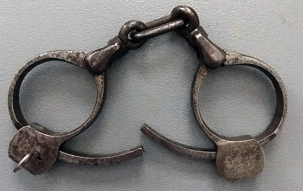FOR SALE TOWER PINKERTON DETECTIVE HANDCUFFS 2ND MODEL — Old