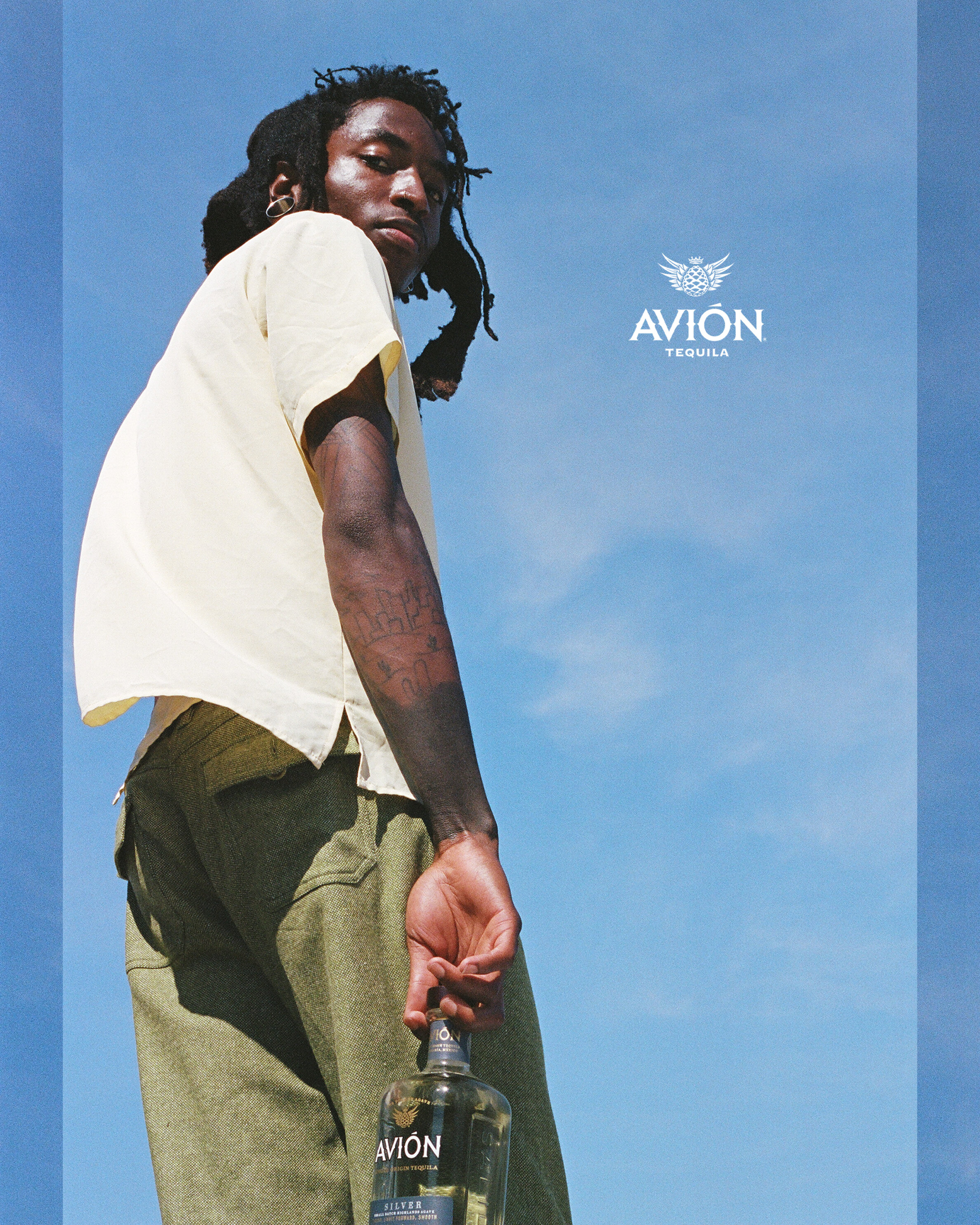 F21_AVION_SILVER_LIFESTYLE_STILL_4X5_HC_Summer_Bottle_Film_Sodi_53130032.jpg