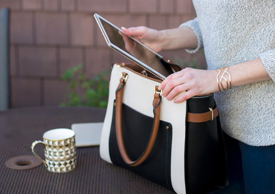 1 KEY Secret to Social Media for the Female Solopreneur   (less overwhelm and more impact for your business)