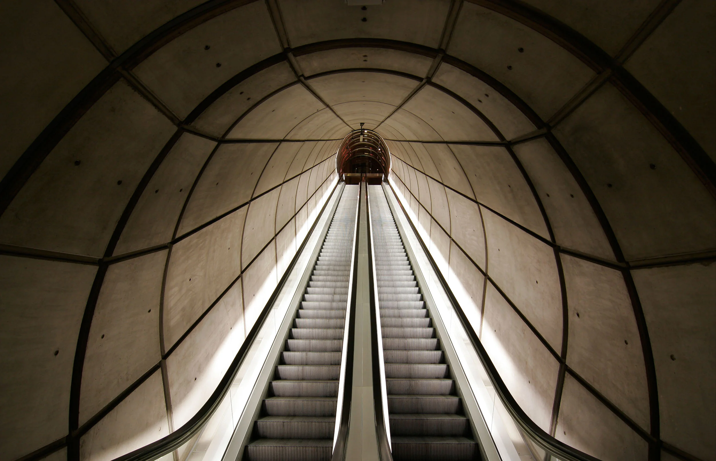U-Bahnrolltreppe_MG_1601 korr stamp fein crop shp2500px_JPGQU8_564KB.jpg