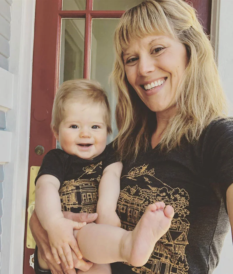 Urban clothing for hot mamas and stylish babes