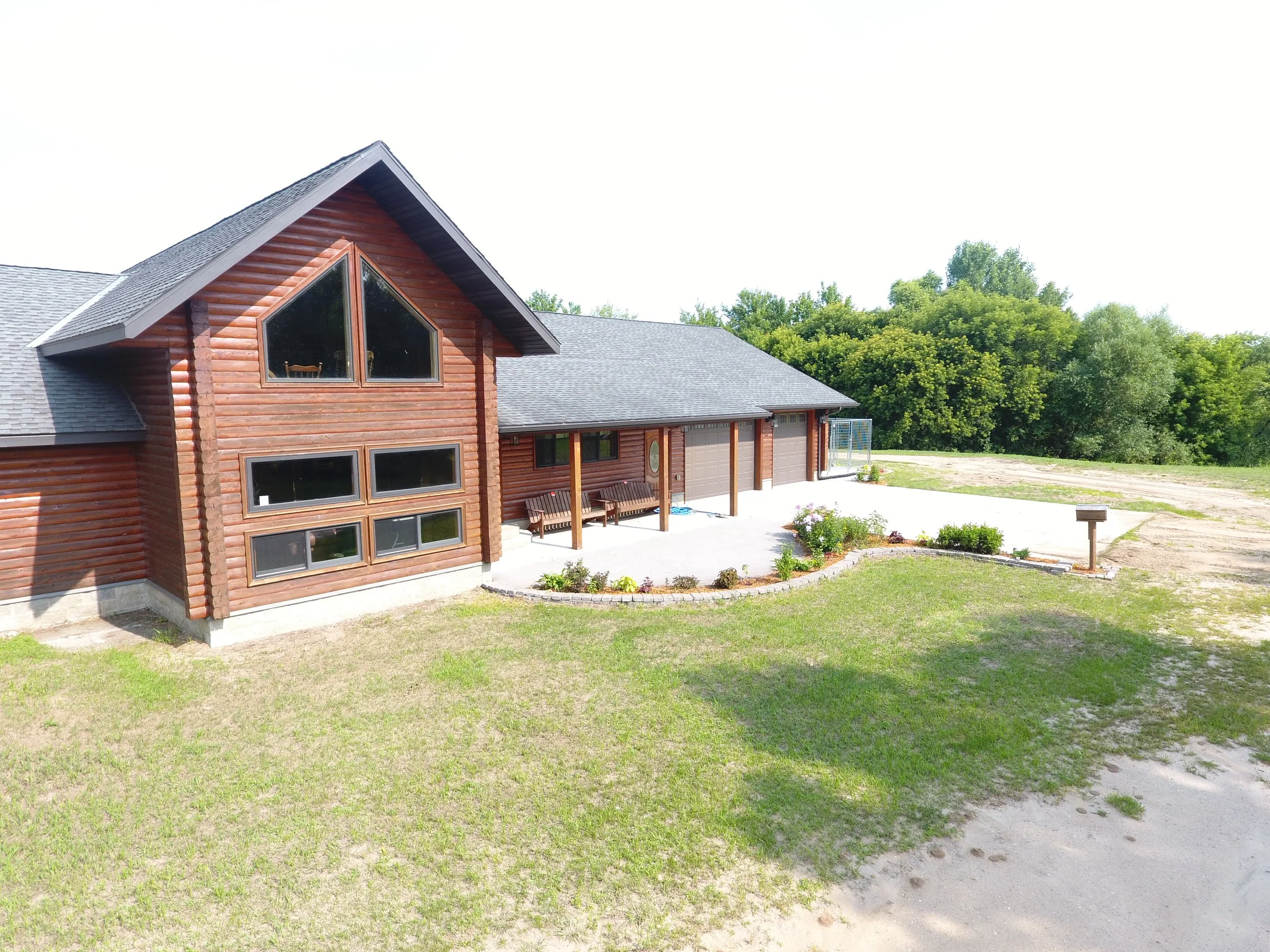 Aug 1822 Heisler Real Estate Gallery — Bachmann Auctioneers LLC.