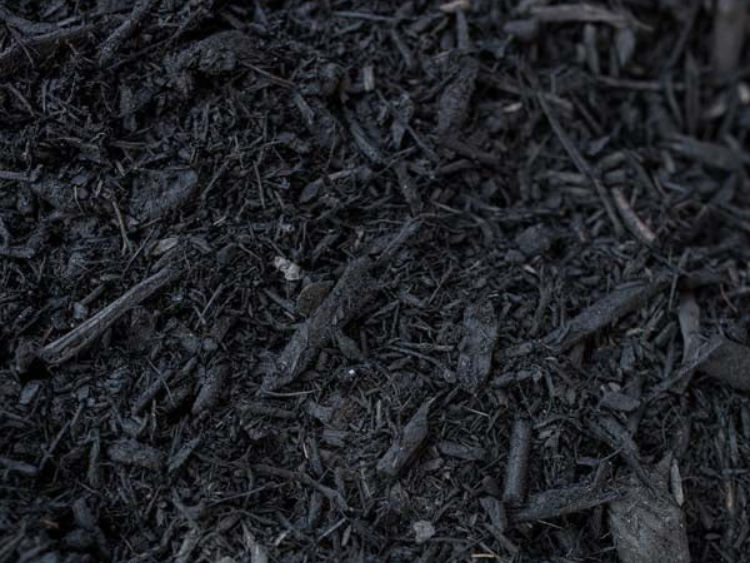 Dark bulk mulch