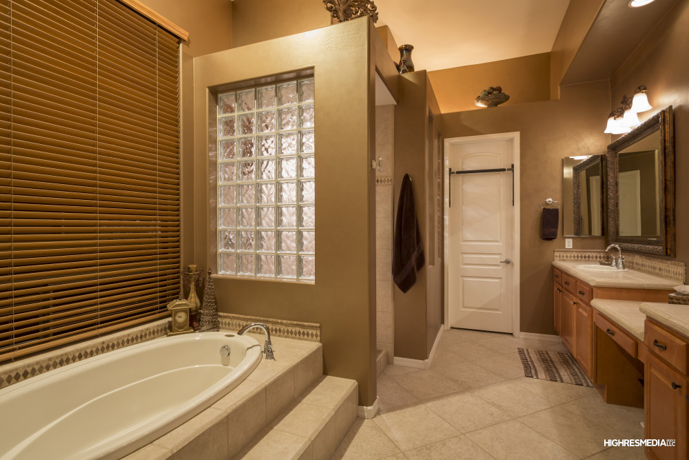 Master Bathroom.jpg