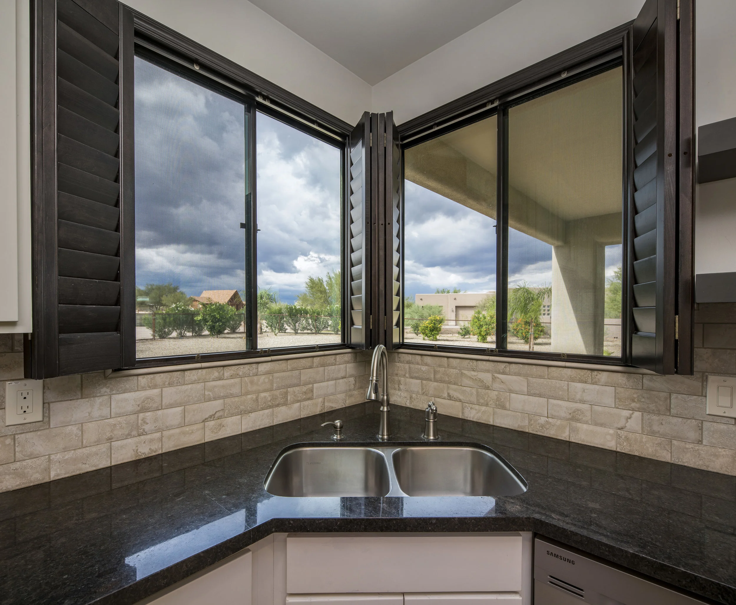Kitchen Viewing Window.jpg