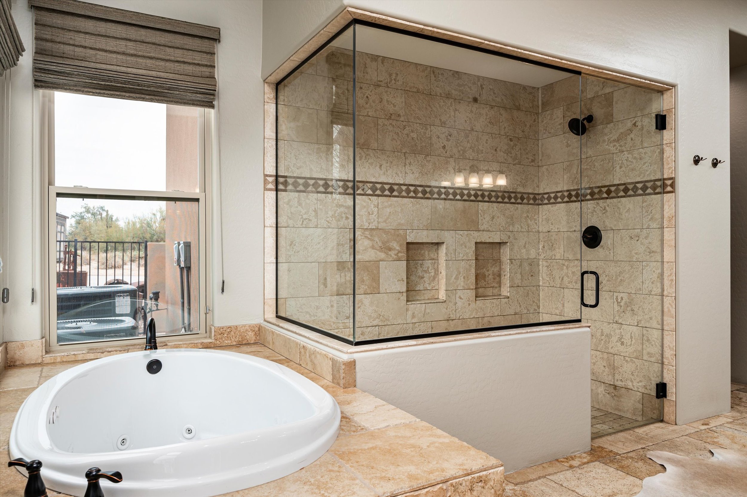 26-35045N52ndPlace-26.jpg