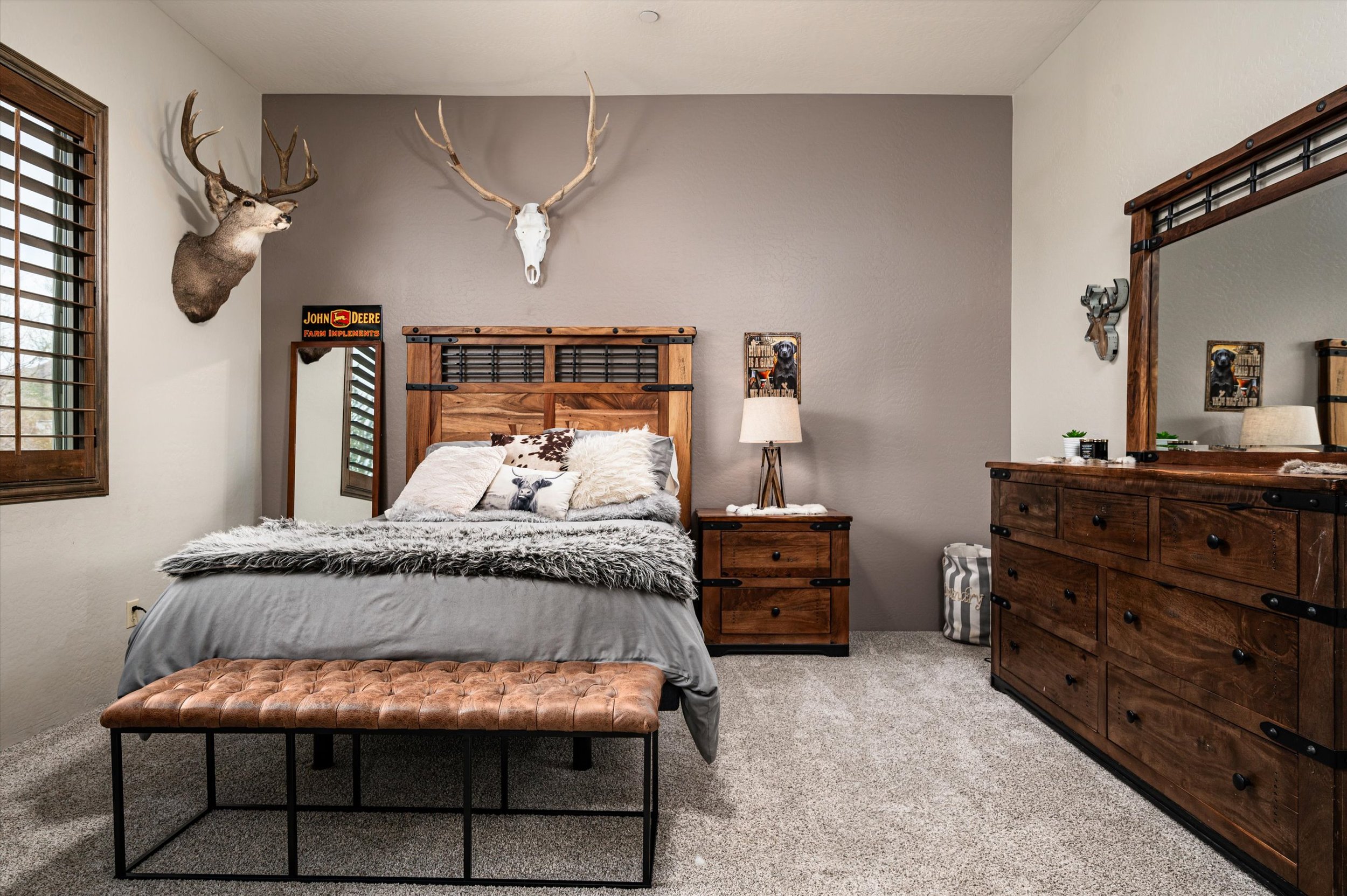 28-35045N52ndPlace-28.jpg