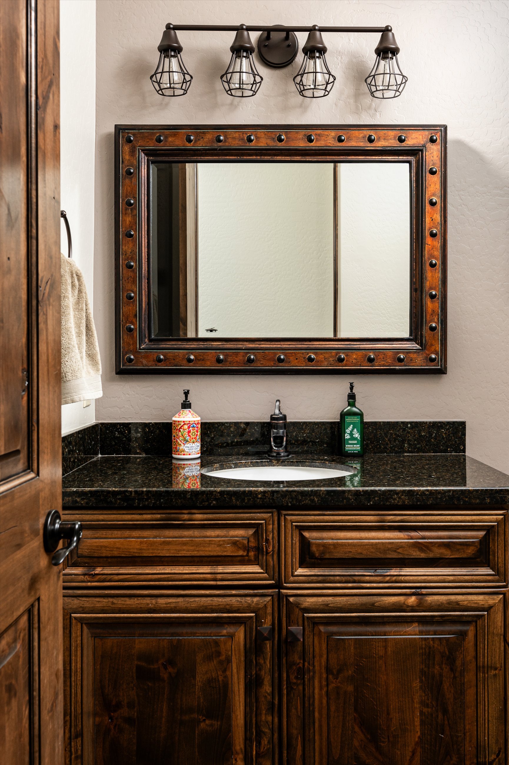 38-35045N52ndPlace-38.jpg