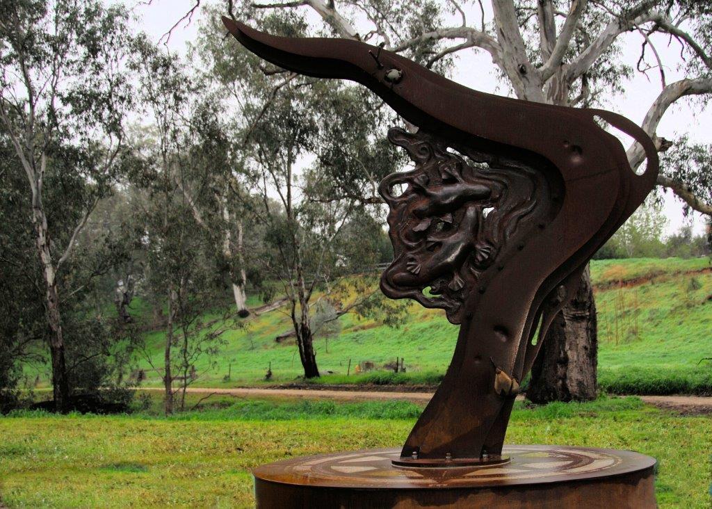 platypus sculpture Axedale.jpg