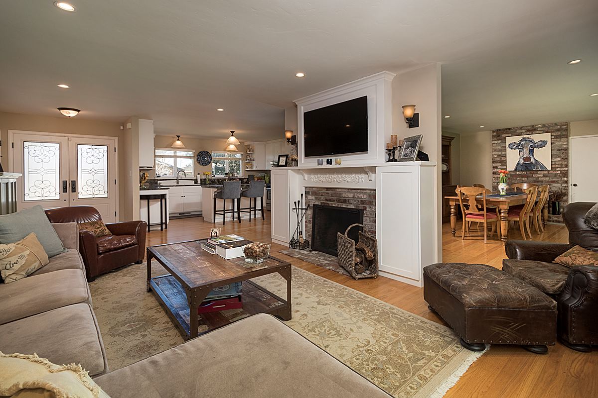 livingroomanddiningroom_1200.jpg