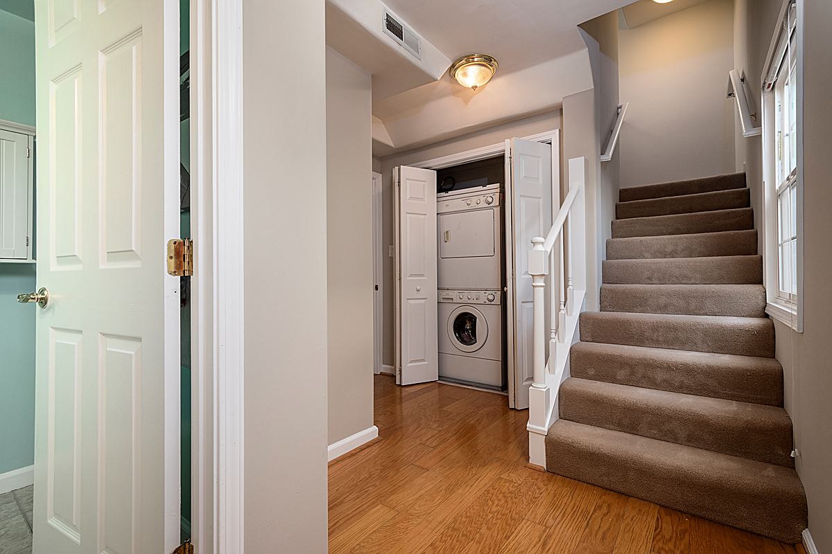 hallwayandlaundry_1200.jpg