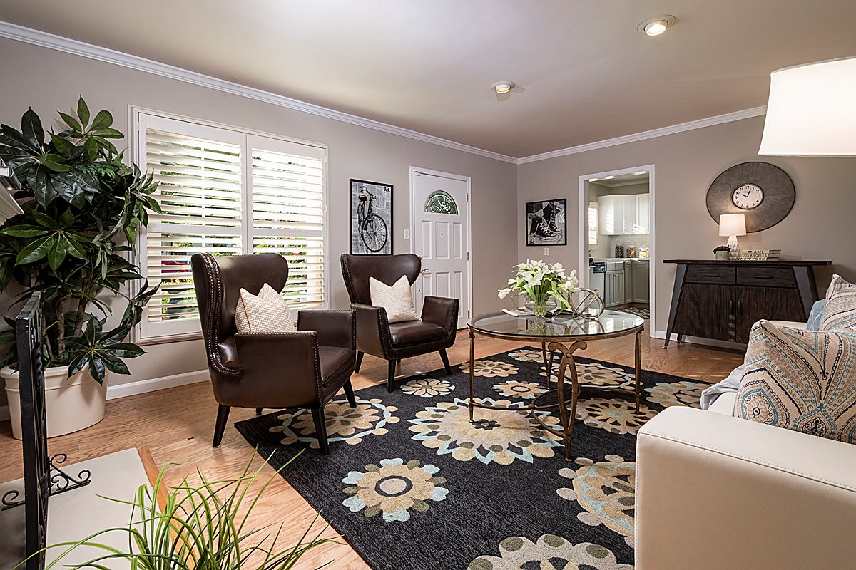 livingroom1_1200.jpg