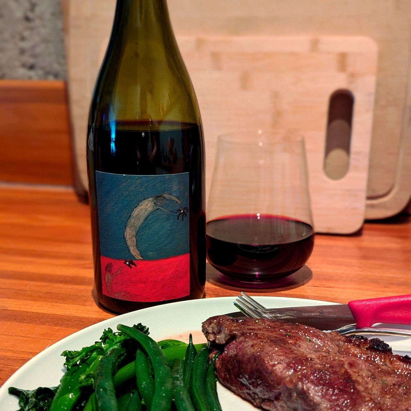 Lo-fi, crunchy YV Syrah – 2022 Ambling Yarra Valley Syrah – snappy plum, redcurrant, and blackberry fruit with aromatic spearmint and rose petal, sumac and black pepper spice and fresh rhubarb.
From Yellingbo site in the cooler Upper Y