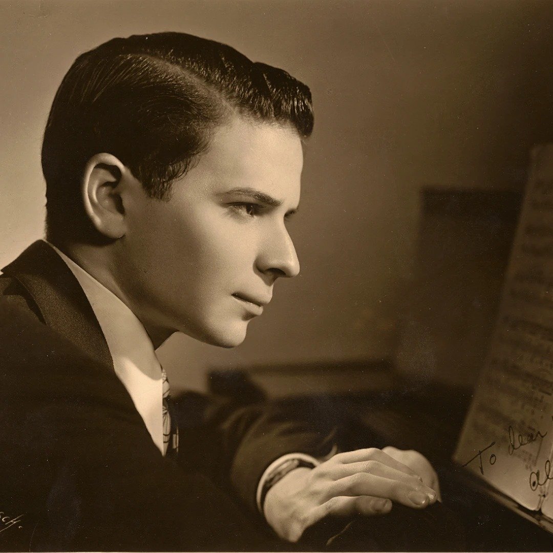 🎶 Capturing the Essence of Young Byron Janis! 🎹

Behold a timeless portrait of a young Byron Janis, a maestro in the making, brimming with passion and promise. In this snapshot frozen in time, we glimpse the budding brilliance of a virtuoso destine