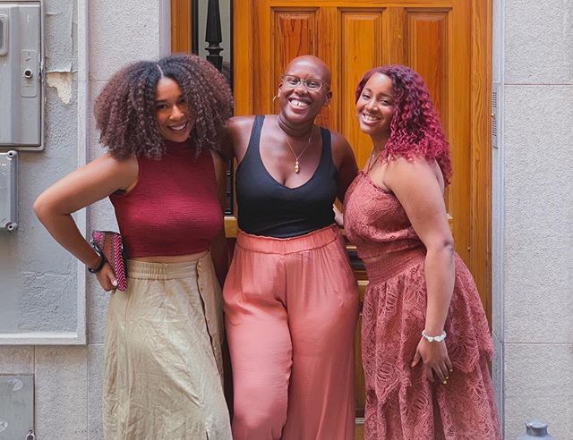 ...Some of us are bold enough to live our dreams... .
.
I would like to send much love and appreciation to these two dynamic women for the incredible work that they are doing with @lasmorenasdeespana. They have curated and created a space for visioni