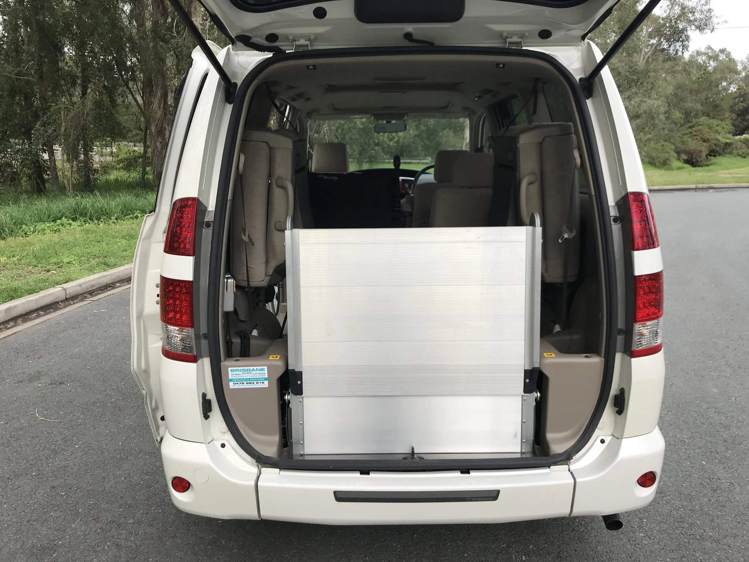 Toyota Noah ZRR70 2012