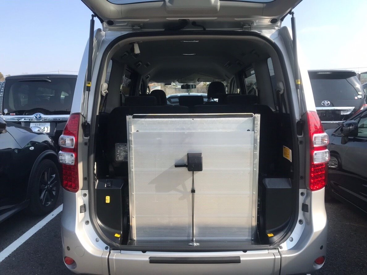 toyota-noah-ramp-up.jpg