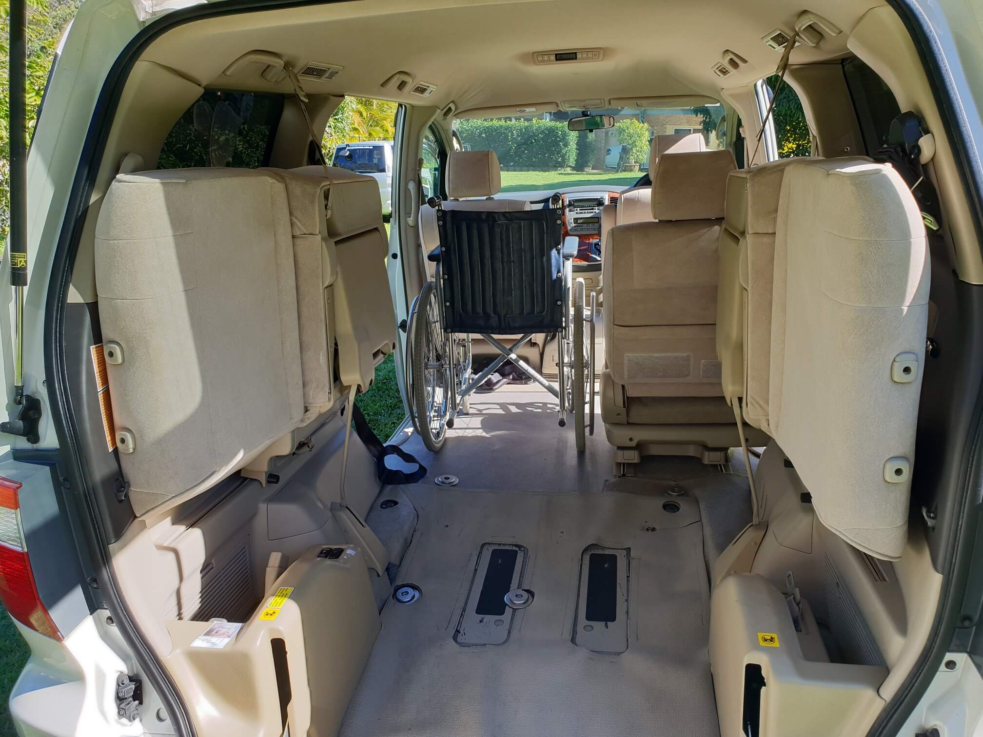 alphard-wheelchair-position.jpg