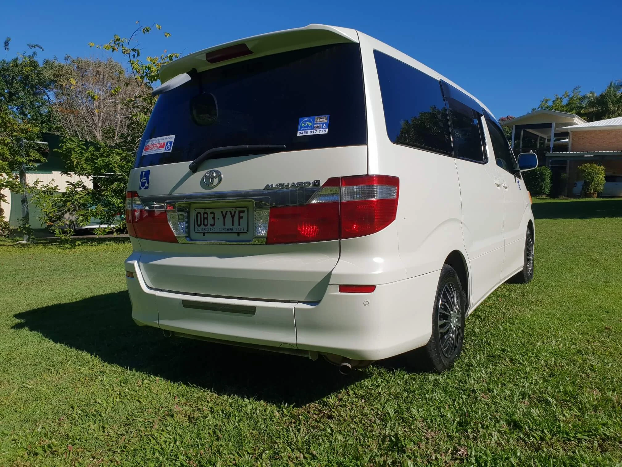 toyota-alphard-rear.jpg