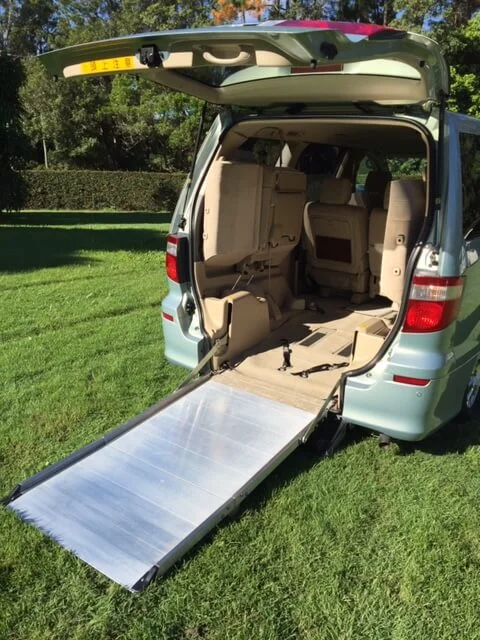 toyota-alphard -rear-open.JPG