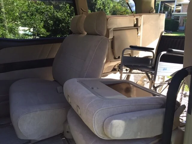 toyota-alphard- wheelchair-folding-table.JPG