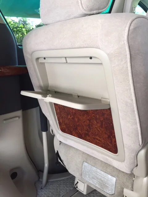 toyota-alphard-tray-table.JPG