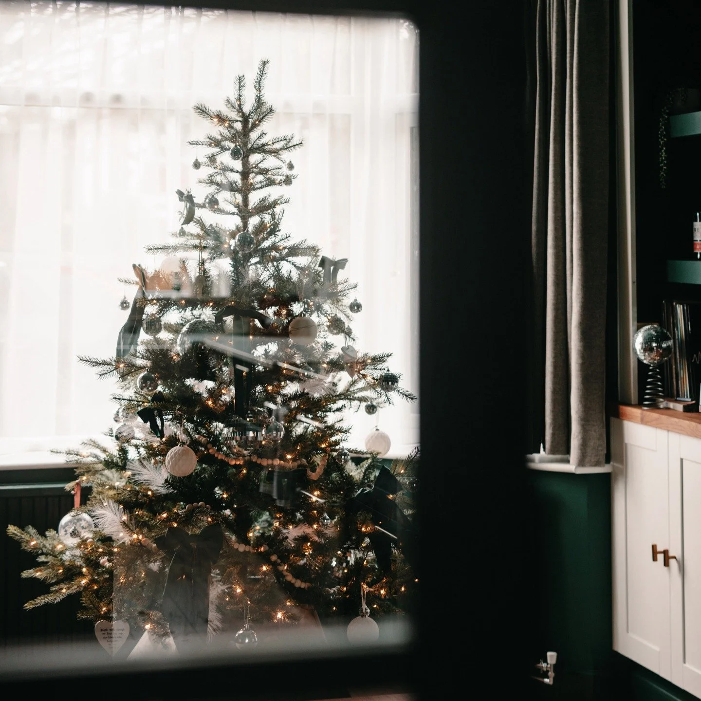 Just wrapping up my final project before Christmas, 
and it's been a really satisfying one to end the year on.

I have spent the last few days deep in a client website project centred around homes, interiors and architecture. Styles, materials, light