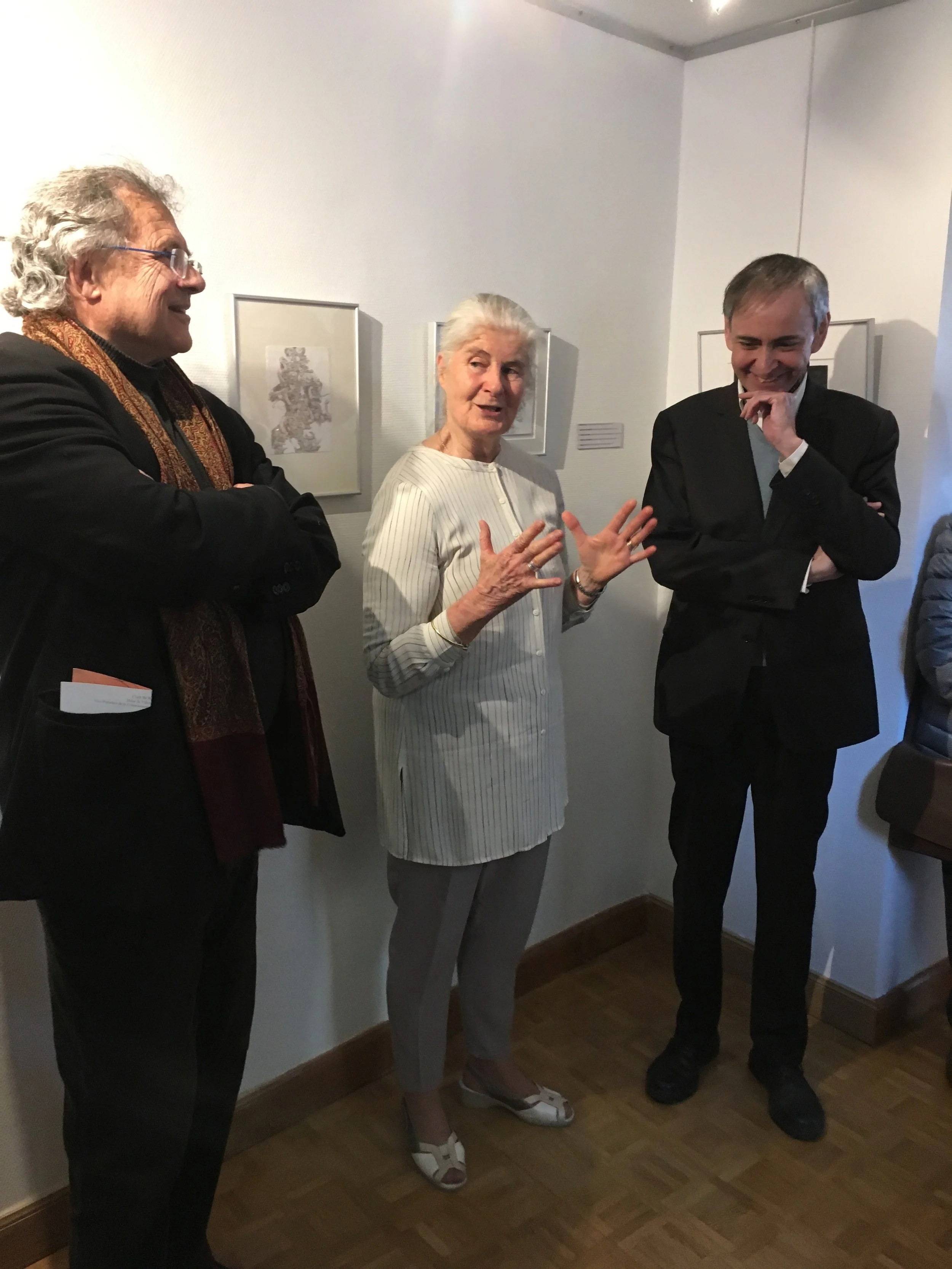 Talking about my drawings and exhibiting at the Musée-Galérie Carnot (Photograph courtesy of Michelle Anderson)