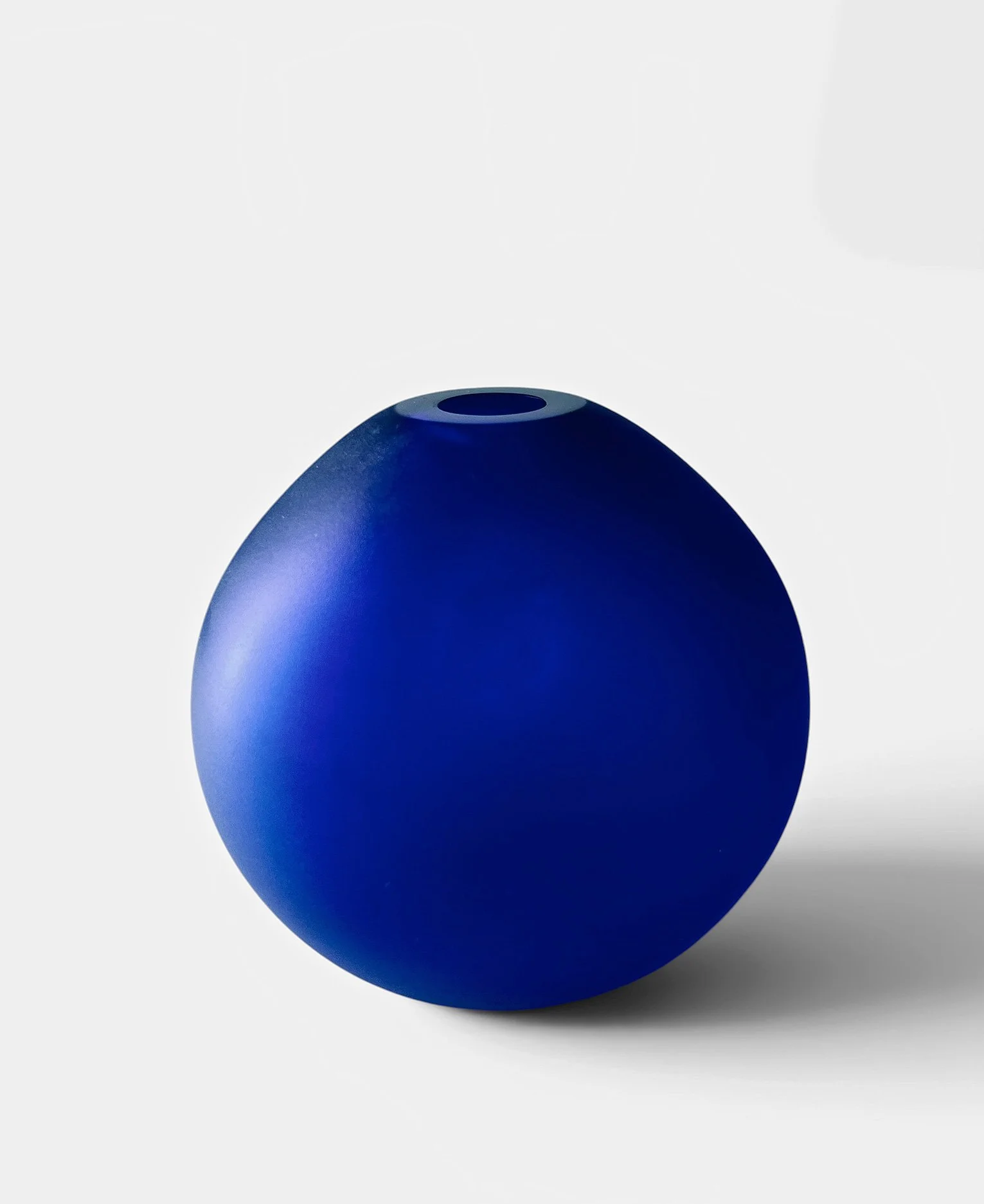 Cenedese Murano, Blue ball glass vase