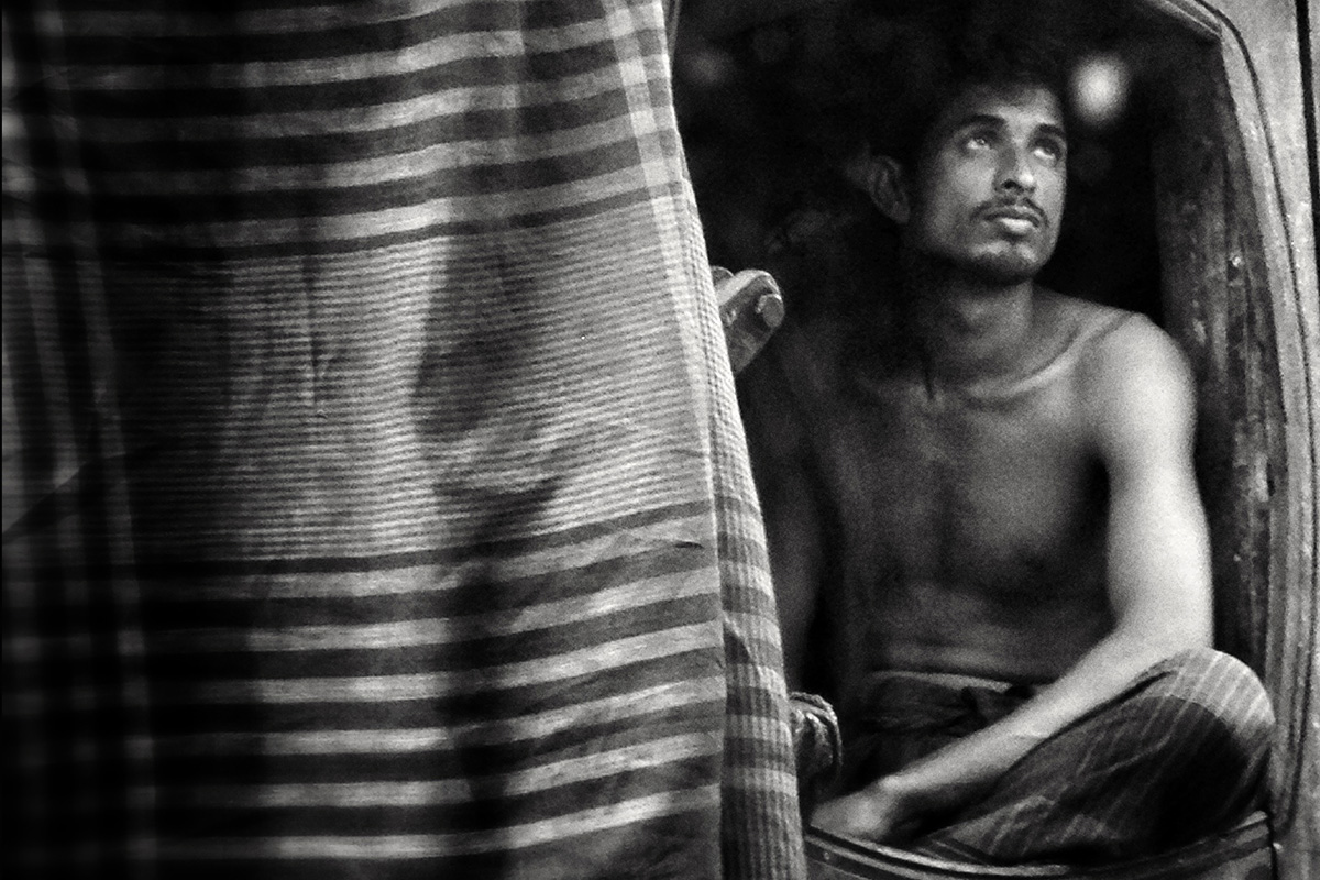 Artisanal fishing is becoming a near unviable livelihood throughout the Ganga-Brahmaputra basin. With few other local options for earning income, fishers are increasingly migrating in search of daily wage work which is impermanent and insufficient to make ends meet.
