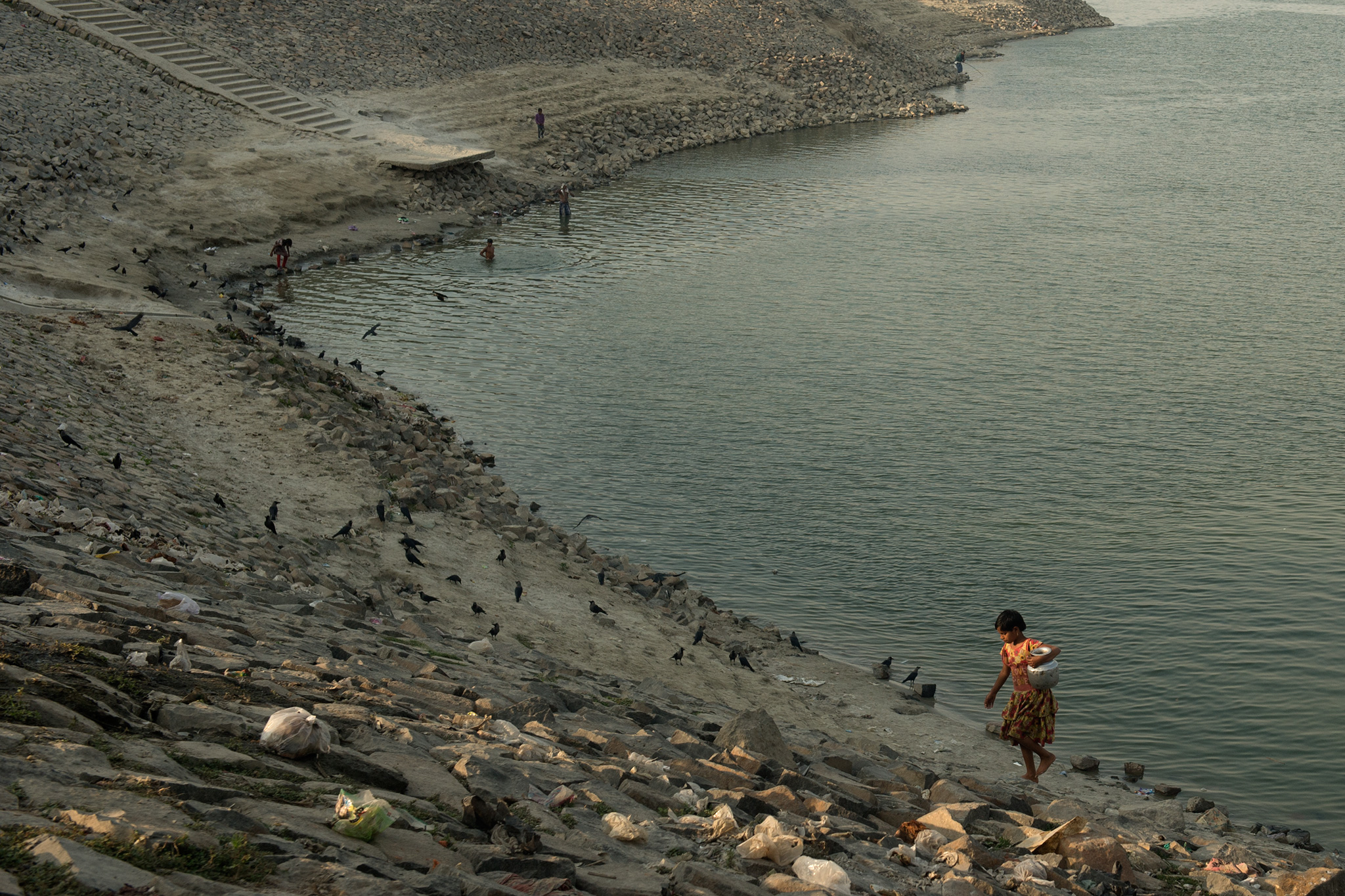Dhulian_refugees_water2.jpg