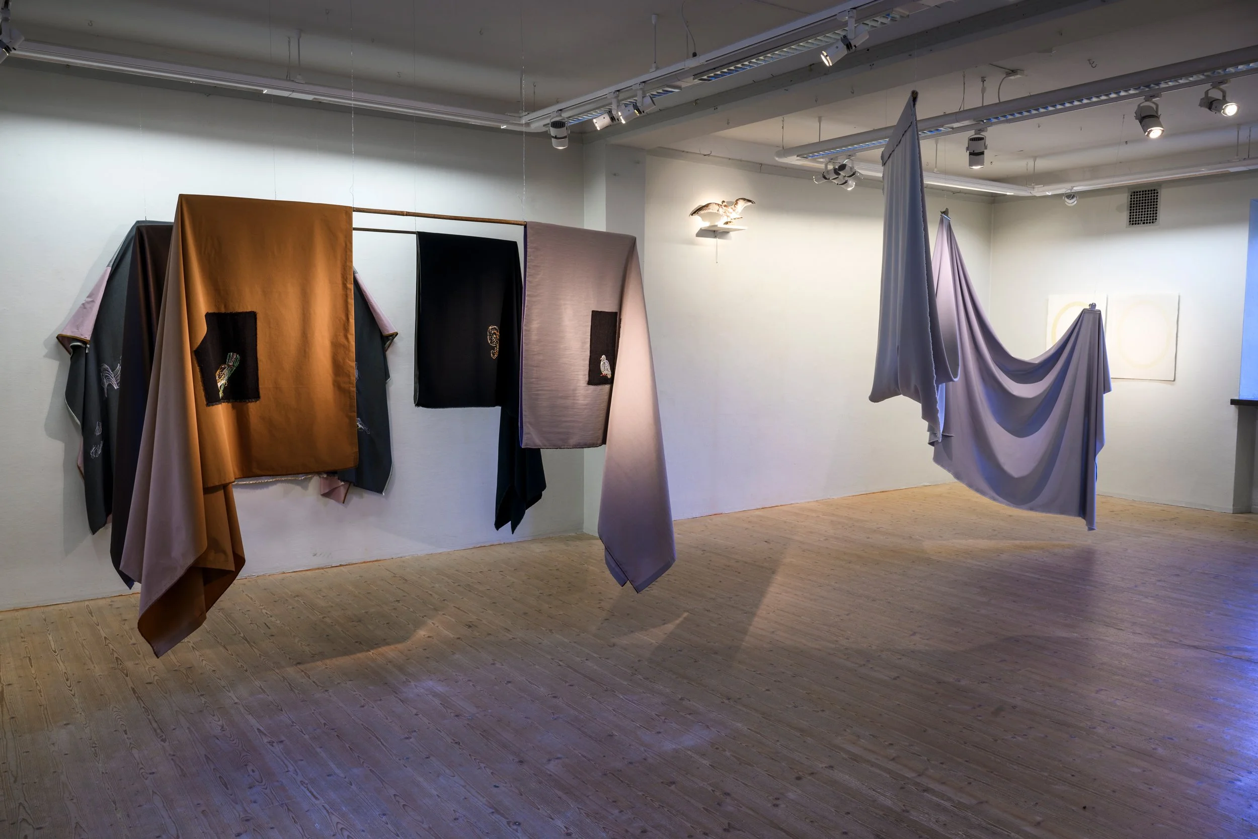Skogen som lyssnar, textil installation, broderi, 2022