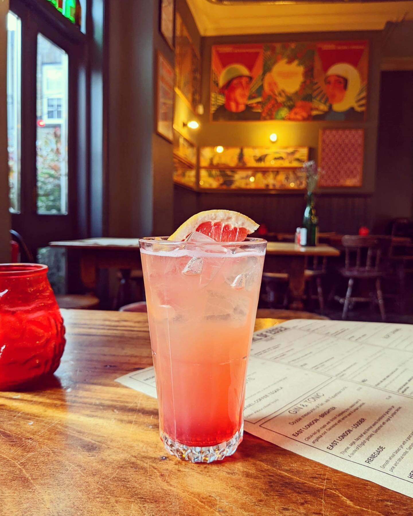 The Radler Spritz is back. 

A wonderfully refreshing mix of Campari and Steigl Grapefruit Radler. 

Absolutely perfect for an afternoon in our garden in the sun.

Cheers 🍻 

#theearlofessex #craftbeer #steiglradler #steiglradlergrapefruit #campari 