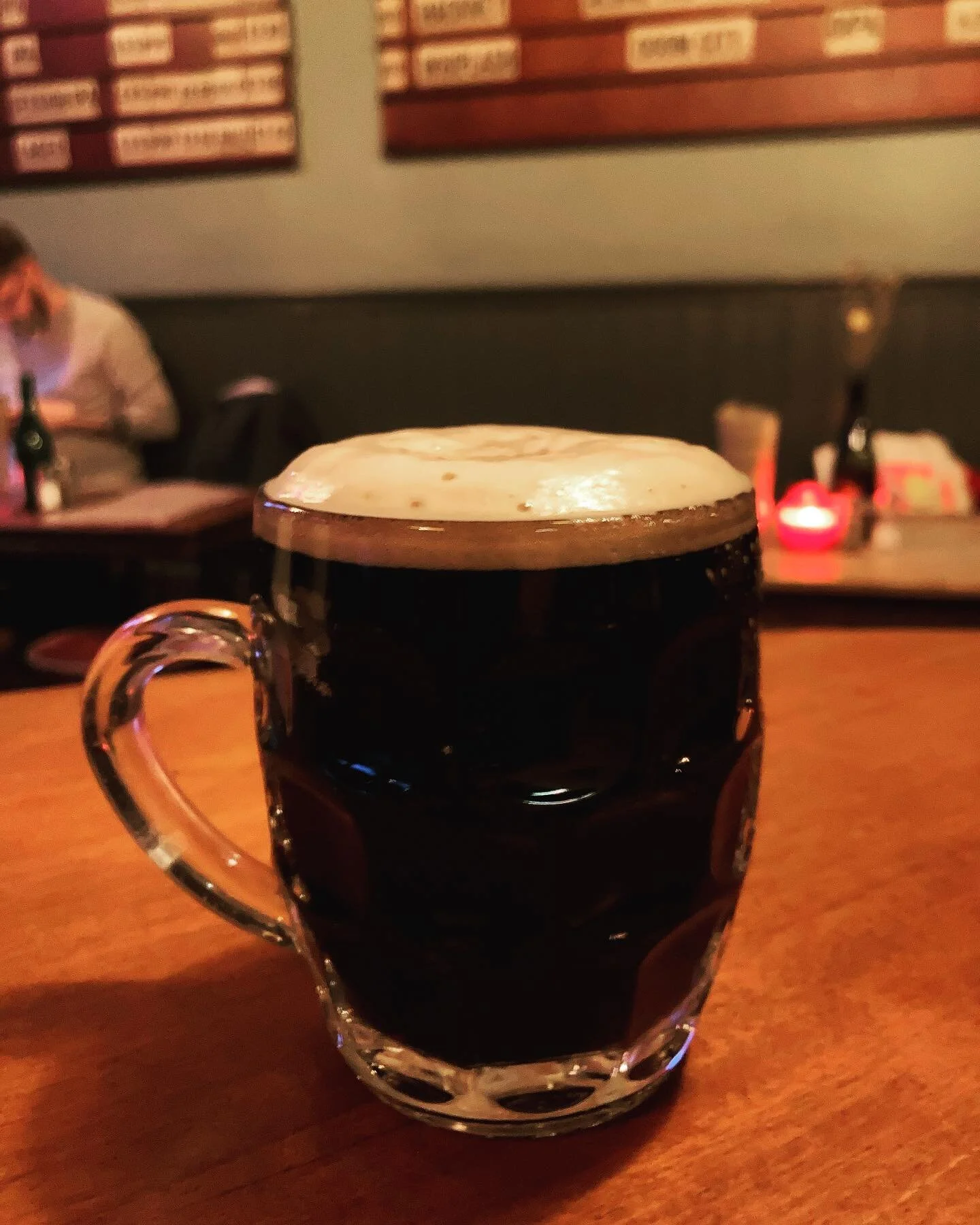 The nights are drawing in&hellip; @bristolbeerfactory Milk Stout is tasting beautiful and perfect for the evenings we&rsquo;ve been having. 

You know what to do&hellip; #earlofessex #bristolbeerfactory #craftbeer #islington