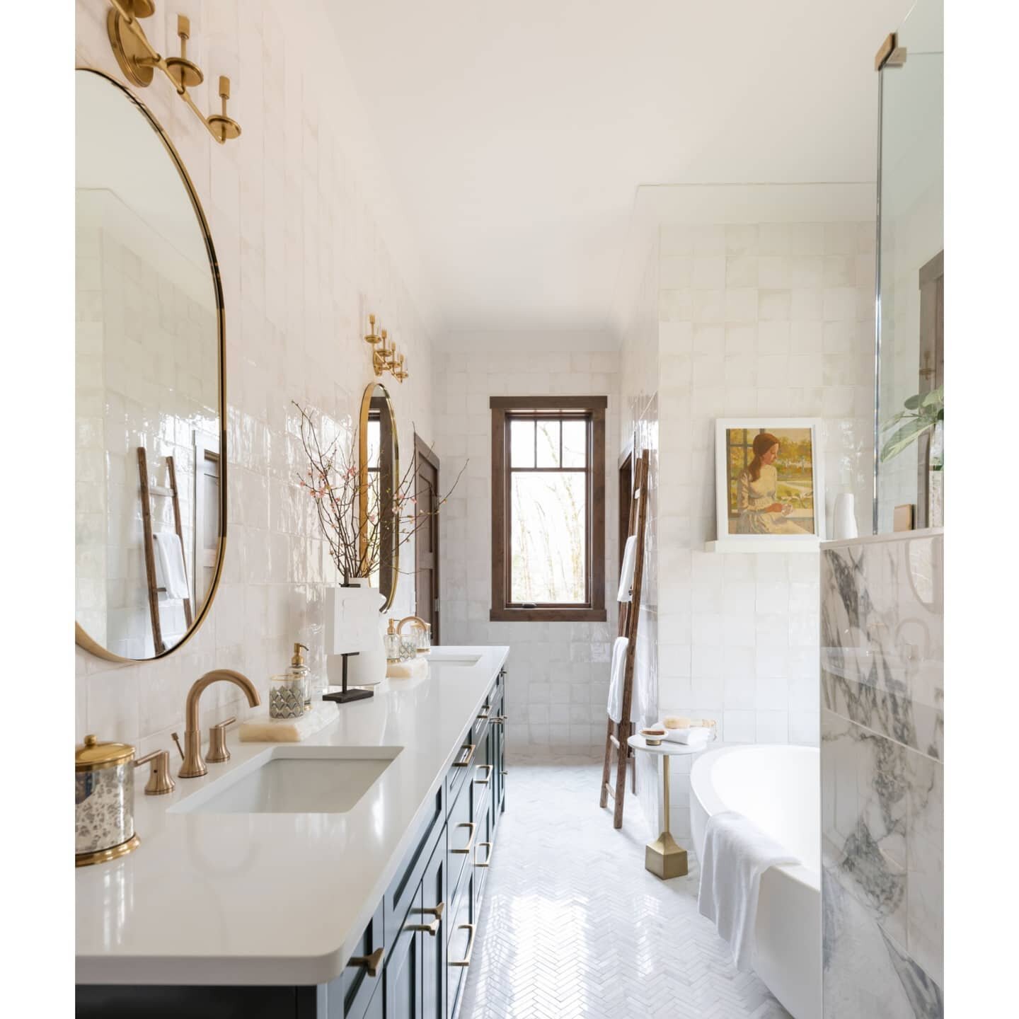 A complete transformation by wrapping the entire bathroom in tile (floor to ceiling). It transformed the mood instantly and created an (almost) ethereal vibe. 
#hillsidebath 

Design @andriafromminteriors 
Photo @rubyandpeachphoto